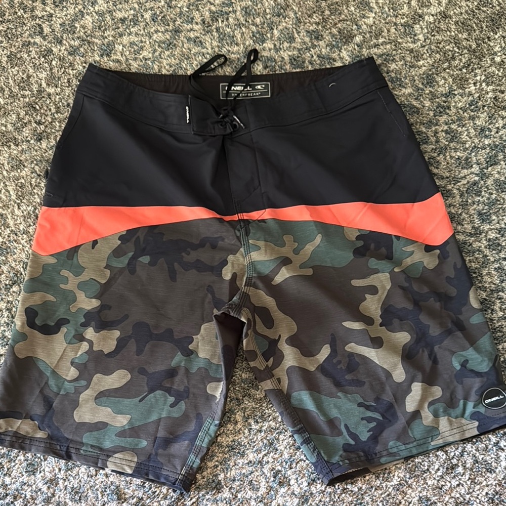 O’Neill Men's Camo and Black Swim Shorts size 31